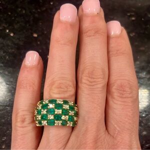 Gorgeous 14k gold and emerald ring size 7
